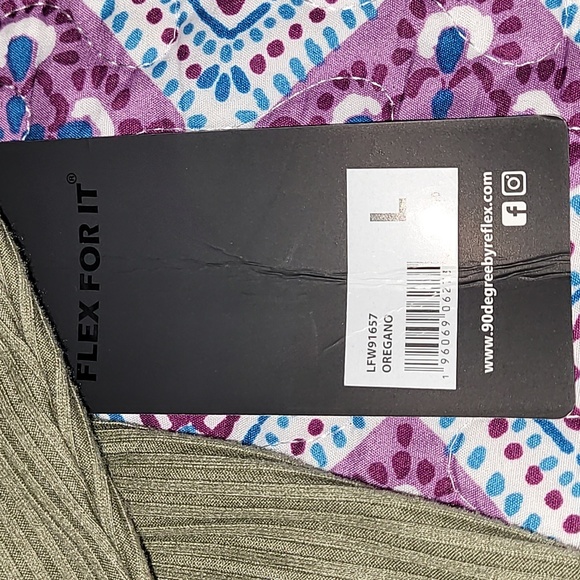 90-degree long sleeve crop top - Picture 2 of 4